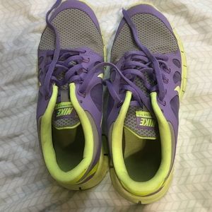 nike youth tennis shoes